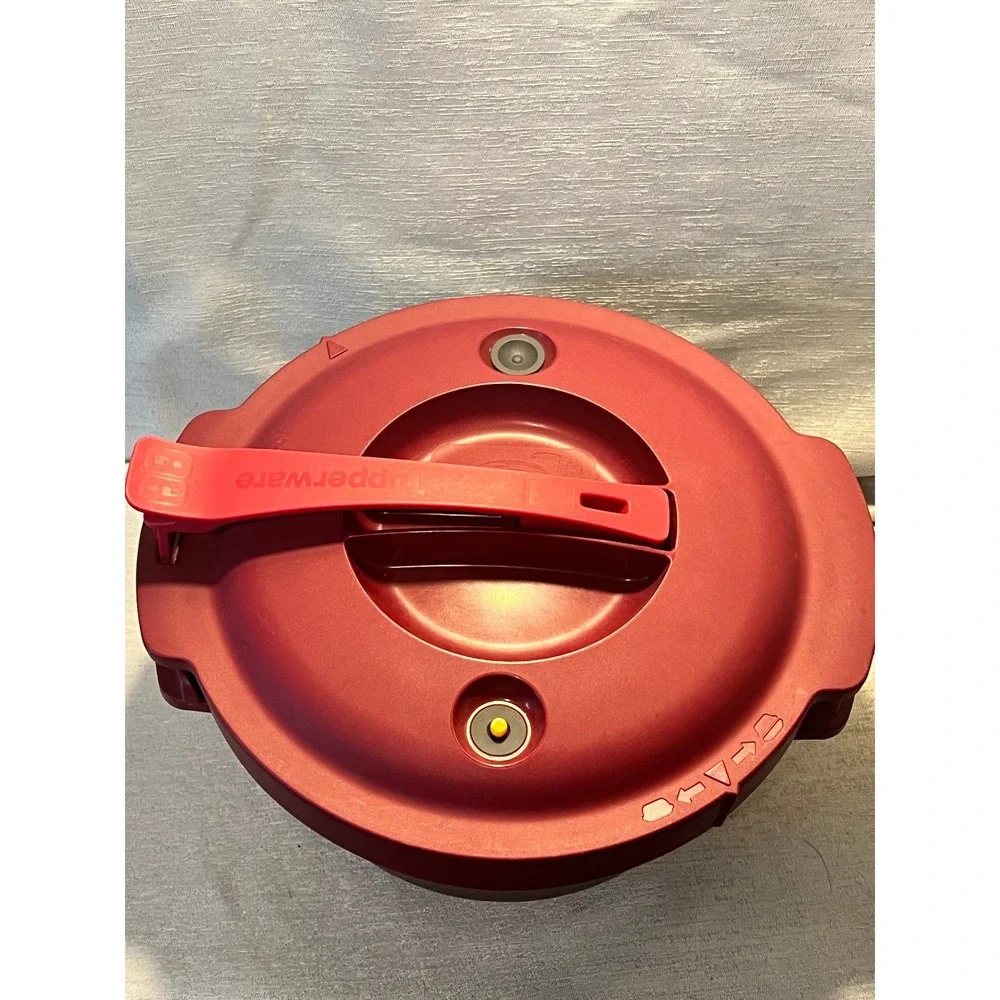 Tupperware Microwave Pressure Cooker 3L 3.2Qt Cranberry Red 7643A-2 Locking Lid